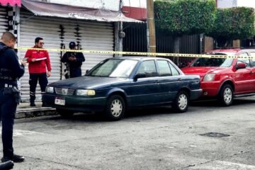 Matan a hombre a balazos dentro de un vehículo en el Barrio de San Miguel, en Uruapan