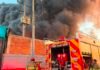 Atiende PC Estatal incendio en fábrica de reciclaje en Morelia