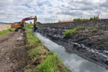 SCOP realiza trabajos de limpieza en canales pluviales de San Juanito y La Minzita: Rogelio Zarazúa