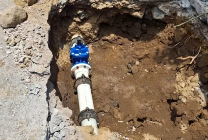 Instala CAPASU nueva válvula para fortalecer el suministro de agua en Uruapan