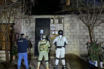 Asegura FGE más de 2 mil dosis de metanfetamina durante cateos realizados en Morelia y Tarímbaro; hay cuatro personas detenidas