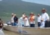 Compesca libera 80 mil nuevas crías de pez blanco en el lago de Pátzcuaro