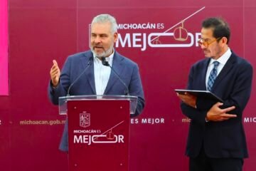 Más de 10 mil familias en Michoacán dan el primer paso para consolidar su derecho a la vivienda: Bedolla