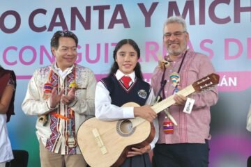 Más de 10 mil guitarras de Paracho llegarán a secundarias de Michoacán: Bedolla