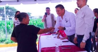 Más de 30 familias de Yurécuaro reciben las llaves de su nuevo hogar Más de 30 familias de Yurécuaro reciben las llaves de su nuevo hogar