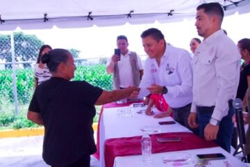 Más de 30 familias de Yurécuaro reciben las llaves de su nuevo hogar Más de 30 familias de Yurécuaro reciben las llaves de su nuevo hogar