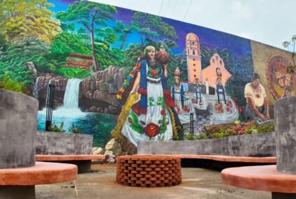 El mural más grande de Michoacán se encuentra en la Plaza de la Ranita en Uruapan El mural más grande de Michoacán se encuentra en la Plaza de la Ranita en Uruapan