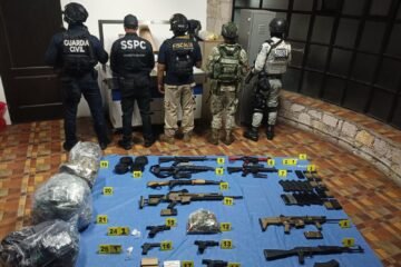 SSP brinda apoyo operativo en cateo de la FGE en Tanhuato; aseguran 12 armas, equipo táctico y vehículos