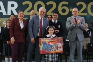 Bedolla consolida la estabilidad educativa en Michoacán al arrancar el ciclo 2026-2027 Bedolla consolida la estabilidad educativa en Michoacán al arrancar el ciclo 2026-2027