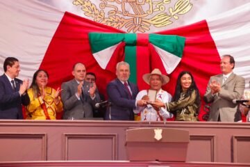 Celebra Bedolla entrega de presea a comunidades mazahuas y destaca el respeto a su autodeterminación