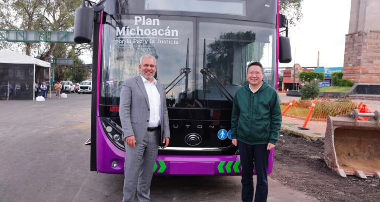 Destaca Bedolla impacto del teleférico y Morebús en Morelia tras recorrido con el embajador de China