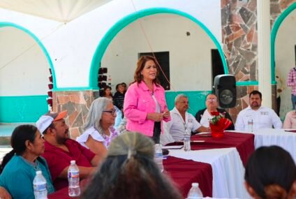 Productores de Nochebuena y Fabiola Alanís unen esfuerzos para fortalecer esta cadena productiva en Michoacán Productores de Nochebuena y Fabiola Alanís unen esfuerzos para fortalecer esta cadena productiva en Michoacán