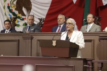 Entrega 76 Legislatura Presea “Suprema Junta Nacional Americana” a las Comunidades Indígenas Mazahua con Autogobierno