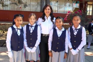 Gaby Molina reconoce a la comunidad educativa