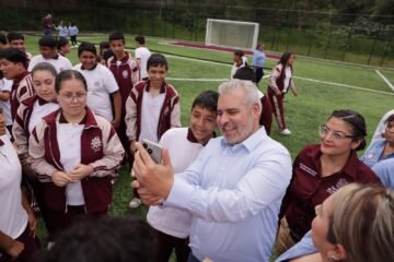 ¡Avanza la educación en Michoacán! Suben cifras de alfabetización y escolaridad: Bedolla