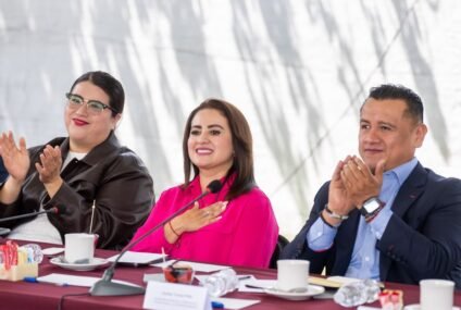 Gladyz Butanda prioriza la unidad y suma su estructura a Carlos Torres Piña Gladyz Butanda prioriza la unidad y suma su estructura a Carlos Torres Piña