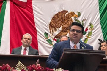 Toño Carreño, al responder al Quinto Informe de Gobierno, pidió un cierre de sexenio en paz para los michoacanos Toño Carreño, al responder al Quinto Informe de Gobierno, pidió un cierre de sexenio en paz para los michoacanos