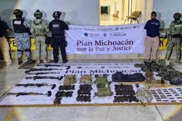 Aseguran armas, equipo táctico y vehículos con blindaje durante cateo en Buenavista Aseguran armas, equipo táctico y vehículos con blindaje durante cateo en Buenavista