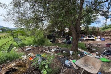 Vecinos alertan por basurero clandestino en área verde de Río Volga y San Francisco Uruapan