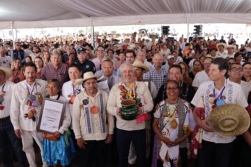 Encabeza Bedolla el 25° aniversario del Día del Artesano Michoacano; entrega 65 galardones