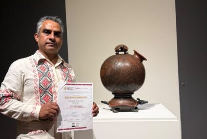 Maestro alfarero de Zinapécuaro gana máximo galardón en concurso nacional