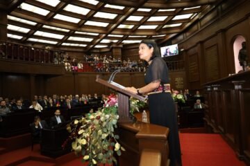 Bedolla le cumple a Michoacán, afirma Erendira Isauro al contestar al Quinto Informe de Gobierno