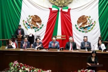 Recibe Congreso del Estado el Quinto Informe de Gobierno del Titular del Ejecutivo Recibe Congreso del Estado el Quinto Informe de Gobierno del Titular del Ejecutivo