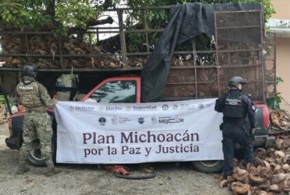 SSP y Marina aseguran camioneta con casi media tonelada de marihuana en Lázaro Cárdenas SSP y Marina aseguran camioneta con casi media tonelada de marihuana en Lázaro Cárdenas