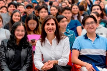 Gaby Molina celebra ampliación de Beca Gertrudis Bocanegra