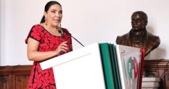 Adriana Campos Huirache reconoce a Guillermo Valencia en su Segundo Informe Legislativo