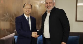 Interesa a automotriz Geely cooperación con el puerto de LC; Bedolla abre puertas para la inversión