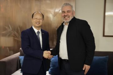 Interesa a automotriz Geely cooperación con el puerto de LC; Bedolla abre puertas para la inversión