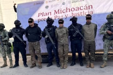 SSP y Defensa detienen a tres hombres presuntamente vinculados con célula delictiva en Jiquilpan