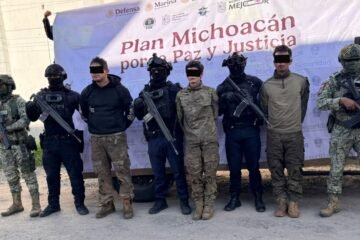 SSP y Defensa detienen a tres hombres presuntamente vinculados con célula delictiva en Jiquilpan