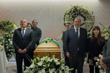 En compañía de su familia, Bedolla despide al ingeniero Cárdenas y reconoce su papel en el México moderno