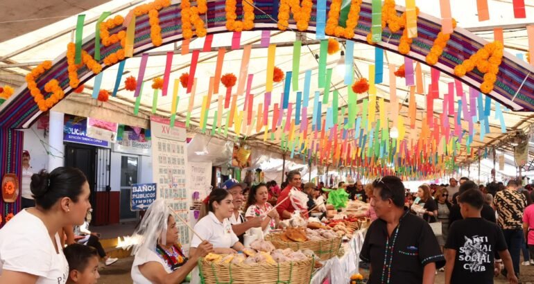 Vive la Noche de Muertos en los tianguis artesanales de Pátzcuaro y Capula