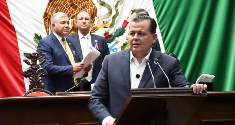 Memo Valencia celebra aprobación de iniciativa que castiga con 15 años de cárcel el reclutamiento de niños y adolescentes a las filas de la delincuencia Memo Valencia celebra aprobación de iniciativa que castiga con 15 años de cárcel el reclutamiento de niños y adolescentes a las filas de la delincuencia