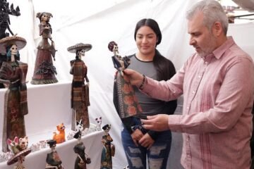 Destaca Bedolla consolidación de la Feria de la Catrina, al pasar de 20 a 260 artesanos