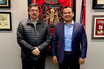 Carlos Torres Piña se reúne con Napoleón Gómez Urrutia para fortalecer el papel del sindicalismo en la transformación de Michoacán Carlos Torres Piña se reúne con Napoleón Gómez Urrutia para fortalecer el papel del sindicalismo en la transformación de Michoacán