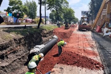 Avanza cambio de tubería pluvial por obras del Morebús en Morelia