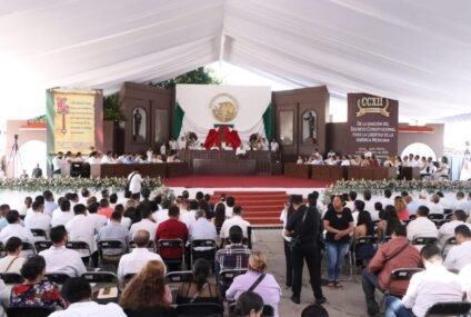 El Congreso del Estado entrega Condecoracion «Constitución de 1814» al Colegio de Abogadas de Michoacán