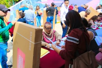 Entrega SEE 150 pantallas como parte de la renovación tecnológica