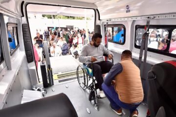 Garantizan transporte gratuito para continuidad en terapias de personas con discapacidad