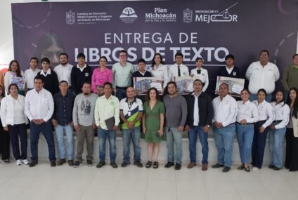 Más de 2 mil estudiantes de Telebachillerato Comunitario reciben libros de texto Más de 2 mil estudiantes de Telebachillerato Comunitario reciben libros de texto
