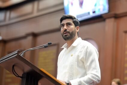 Poncho Chávez presenta iniciativa para que las leyes sean más claras, accesibles e incluyentes